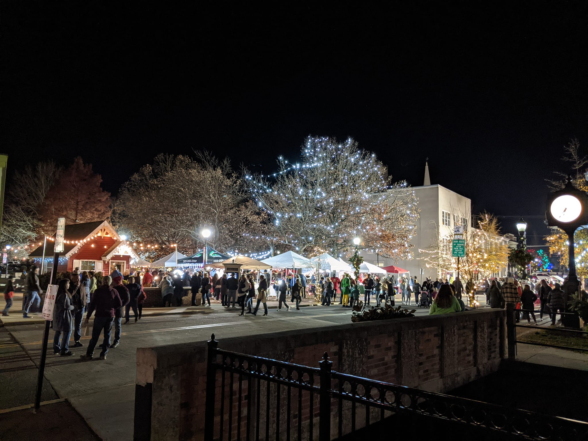 Featured image for “Holiday Stroll planned for December 3”