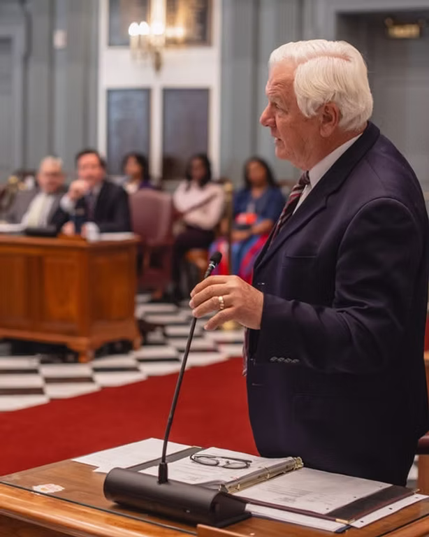 b2df5a 9388139f7782430d8f85c174c281d9d3mv2.jpg