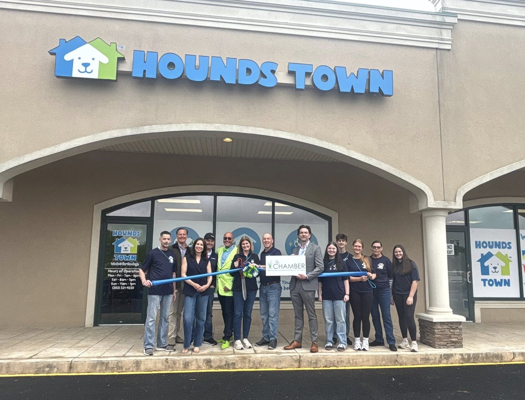 Hounds Town marked the grand opening of its Dagsboro location — the company’s 100th nationwide — with an April 26 ribbon cutting alongside the Bethany-Fenwick Area Chamber of Commerce. (Photo courtesy of Bethany-Fenwick Area Chamber of Commerce.)