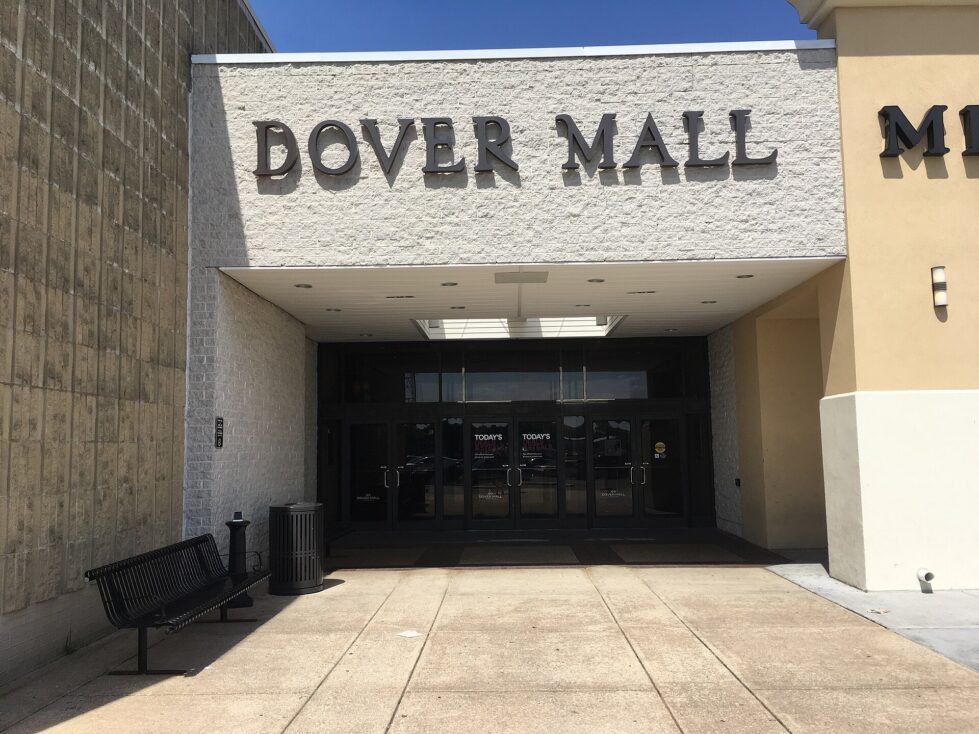 Dover Mall entrance near Boscovs